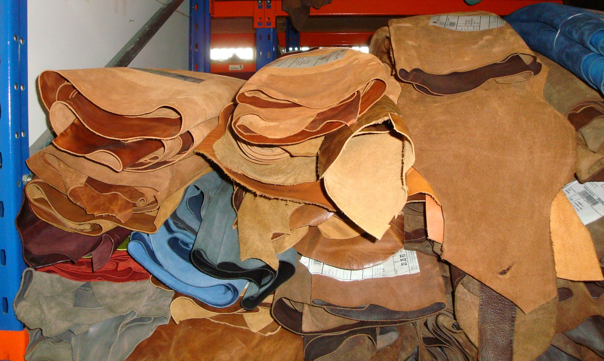 Lederauswahl für die Fertigung unserer Good Year Schuhe
