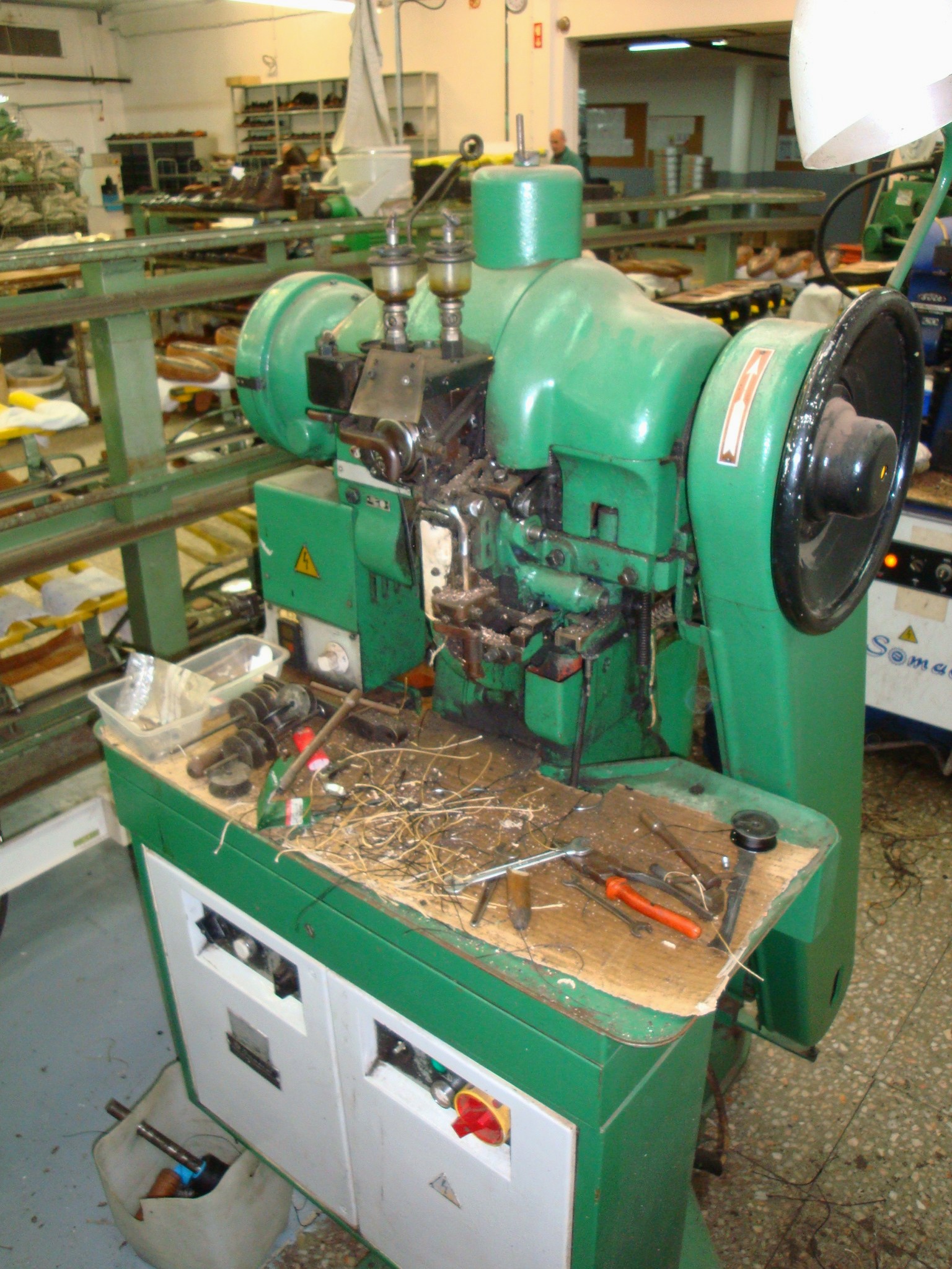 Hochwertige Rahmennähmaschine zur hohen Kunst der Schuhfertigung genähter Macharten Hochwertige Rahmennähmaschine zur hohen Kunst der Schuhfertigung genähter Macharten